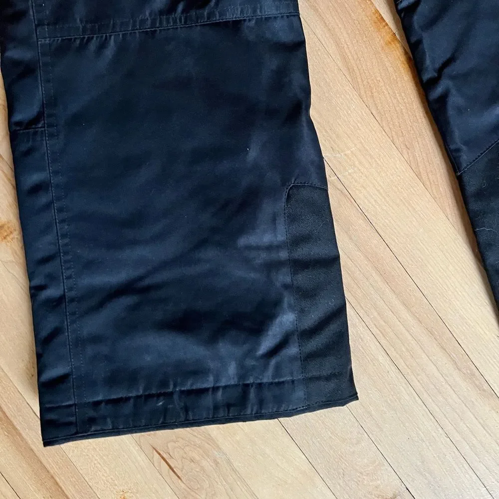 Obermeyer kids size small black snow pants, like new condition.